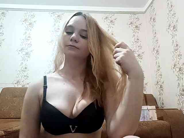 EmileeBlossom webcam