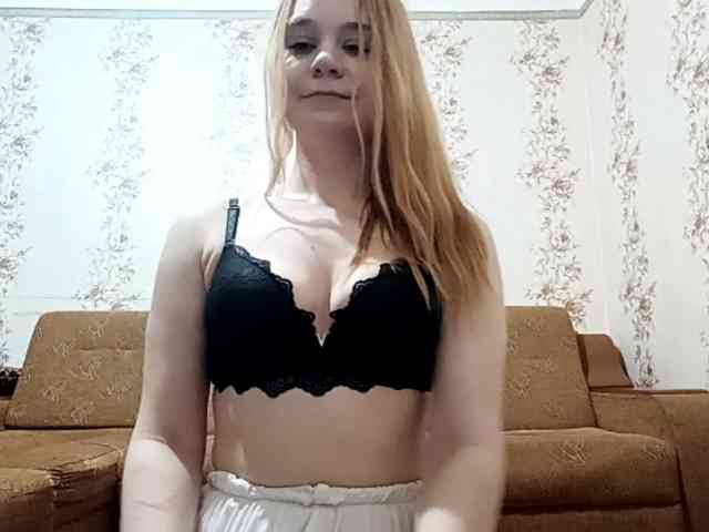 EmileeBlossom webcam