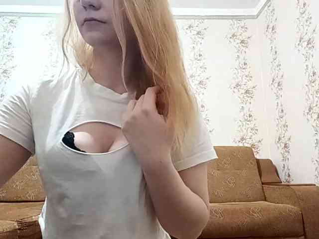 EmileeBlossom webcam