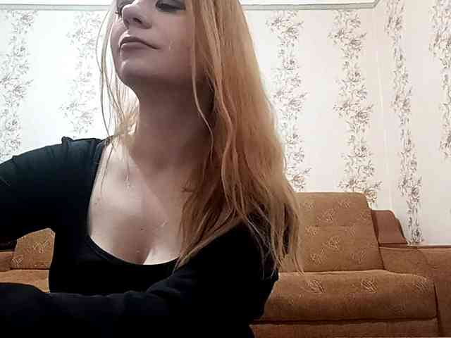 EmileeBlossom webcam