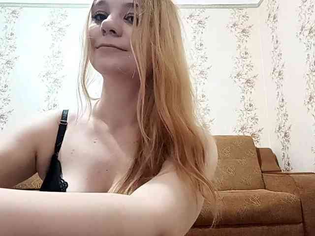 EmileeBlossom webcam