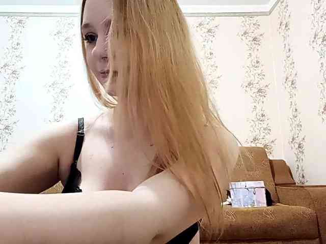 EmileeBlossom webcam