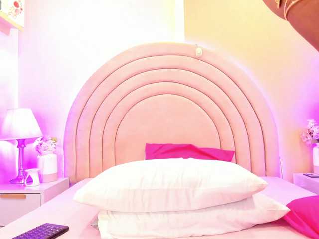 le modèle KikiiSweet est en webcam porno dans un show sur le site bongacams, il possède les tags suivants: Ebony,Brunette,Shaved