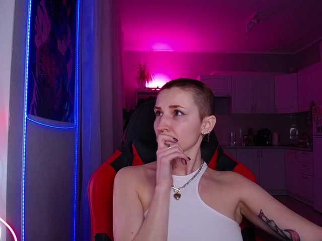 le modèle Hope_Foxter est en webcam porno dans un show sur le site bongacams, il possède les tags suivants: White/Caucasian,Redhead,Shaved