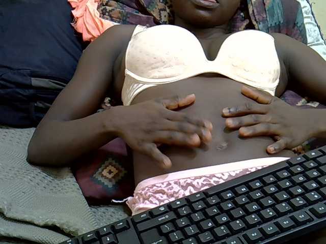 Prettiegal's BongaCams show and profile