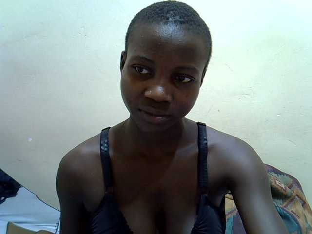 le modèle Prettiegal est en webcam porno dans un show sur le site bongacams, il possède les tags suivants: Ebony,Brunette,Trimmed