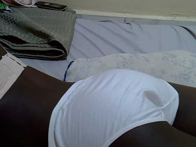 Prettiegal's BongaCams show and profile