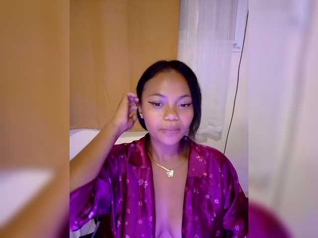 le modèle Annah261 est en webcam porno dans un show sur le site bongacams, il possède les tags suivants: Ebony,Brunette,Shaved