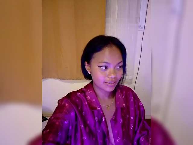 le modèle Annah261 est en webcam porno dans un show sur le site bongacams, il possède les tags suivants: Ebony,Brunette,Shaved