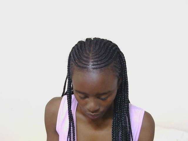 le modèle SweetTarrif est en webcam porno dans un show sur le site bongacams, il possède les tags suivants: Ebony,Brunette,Trimmed