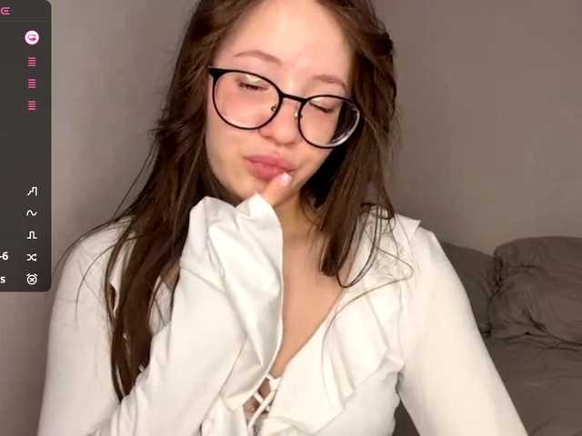 EstellaRosenfeldt's BongaCams show and profile