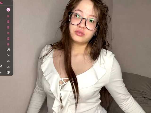 EstellaRosenfeldt's BongaCams show and profile