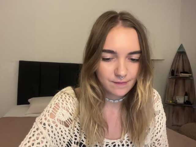 RoxyHorny's BongaCams show and profile