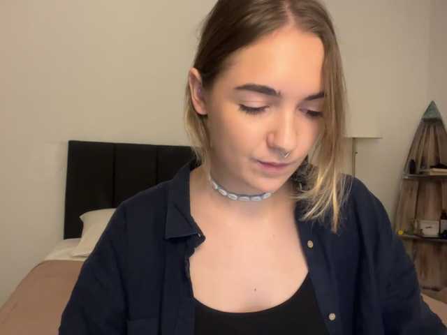 RoxyHorny's BongaCams show and profile