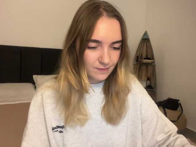 RoxyHorny's BongaCams show and profile