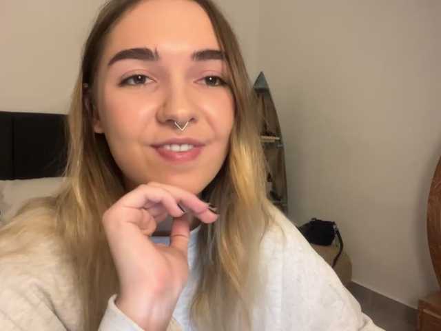 RoxyHorny's BongaCams show and profile