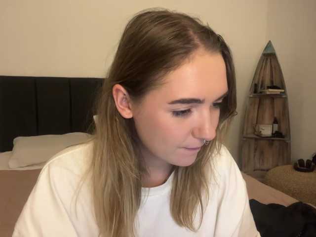 RoxyHorny's BongaCams show and profile