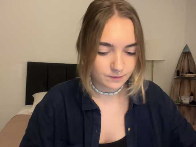 RoxyHorny's BongaCams show and profile