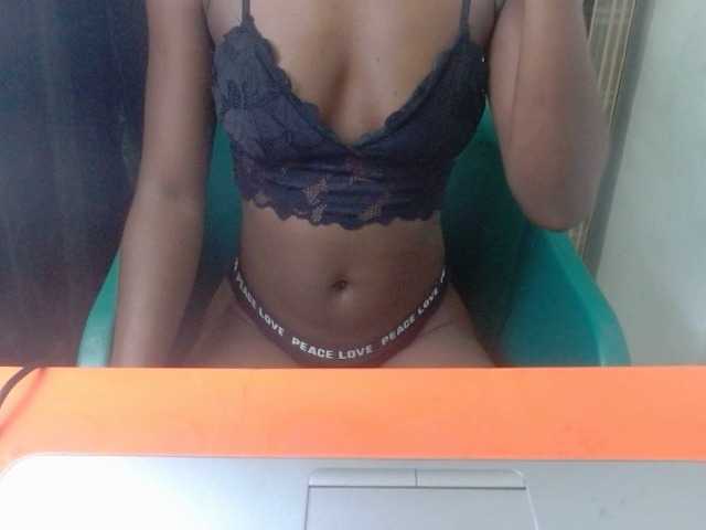 Juicynplum Live Cam on BongaCams