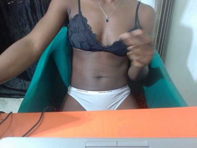 Juicynplum's BongaCams show and profile