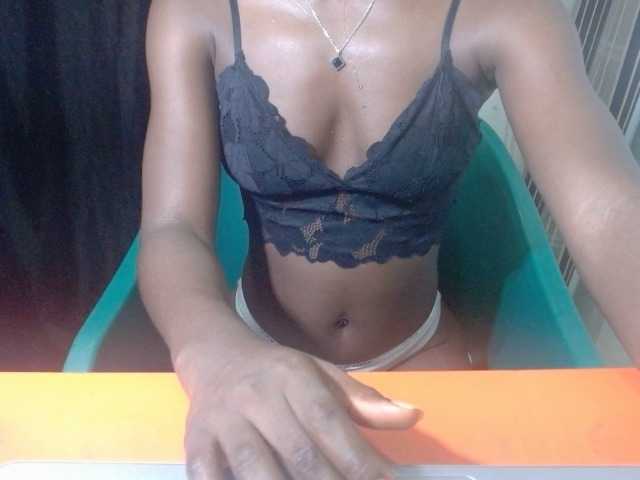 Juicynplum's BongaCams show and profile