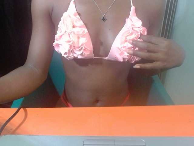 Juicynplum's BongaCams show and profile