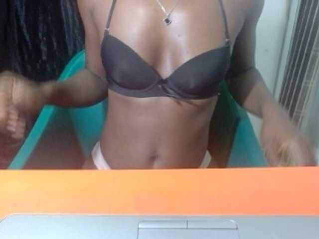 Juicynplum Live Cam on BongaCams