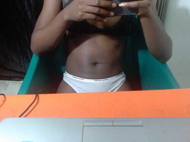 Juicynplum's BongaCams show and profile