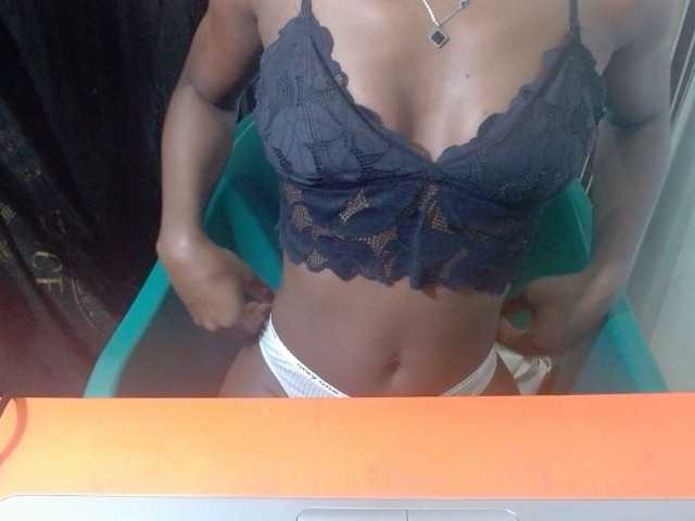 Juicynplum's BongaCams show and profile