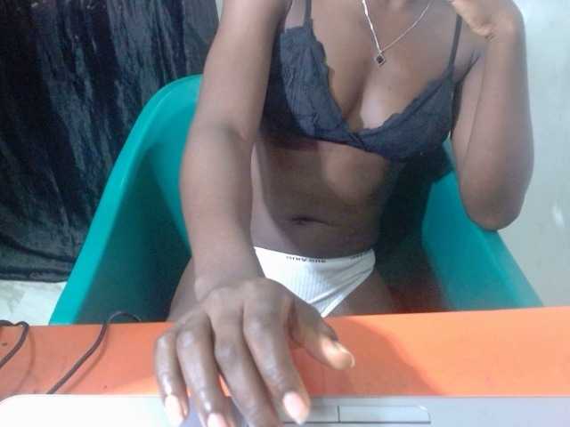 Juicynplum Live Cam on BongaCams