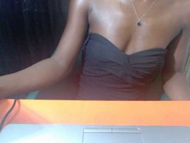 Juicynplum's BongaCams show and profile