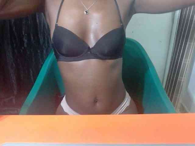 Juicynplum webcam