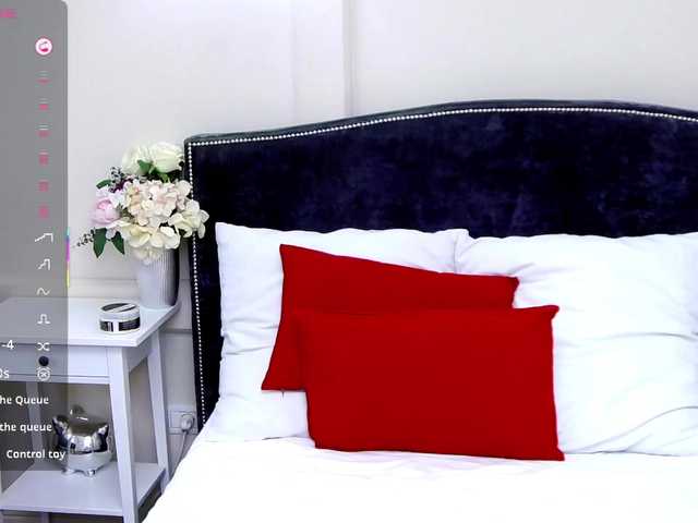 LauraSnow's BongaCams show and profile