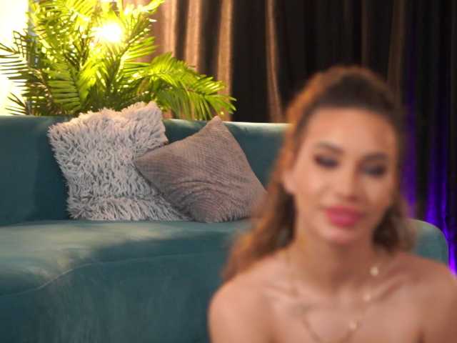 HollyBeatrix's BongaCams show and profile