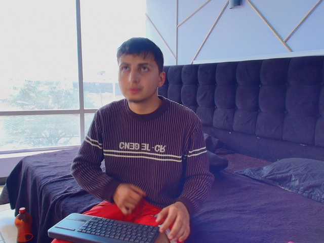 SweettSinn's BongaCams show and profile