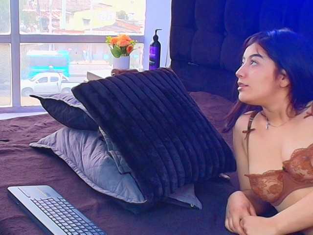 SweettSinn's BongaCams show and profile