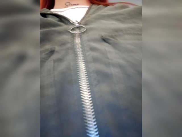 le modèle AliceHiills est en webcam porno dans un show sur le site bongacams, il possède les tags suivants: Latino/Hispanic,Redhead,Trimmed