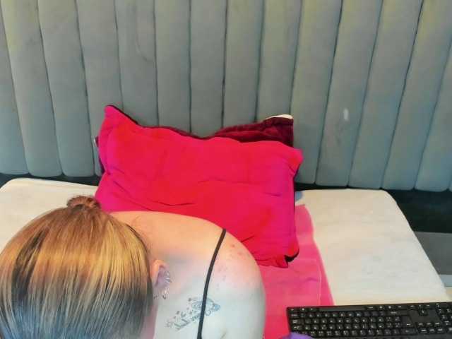 le modèle AlaiaEvanss est en webcam porno dans un show sur le site bongacams, il possède les tags suivants: Latino/Hispanic,Blonde,Shaved