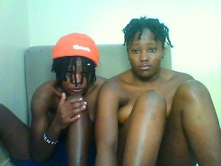 Blacks-petites's Live Webcam