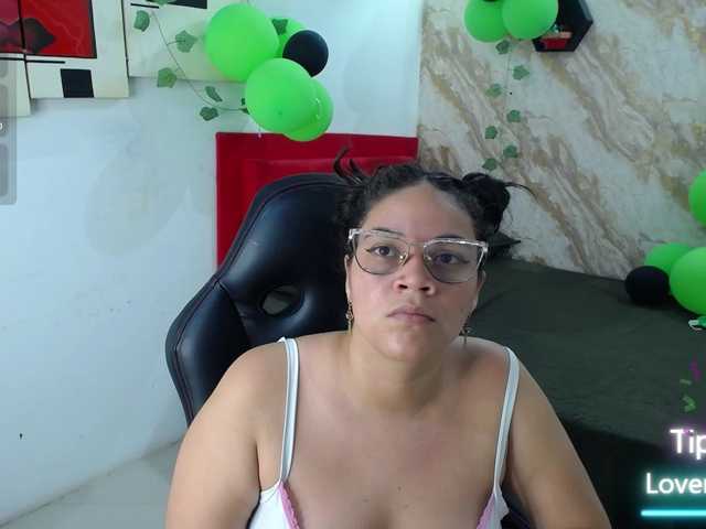 le modèle scarlett--joness est en webcam porno dans un show sur le site bongacams, il possède les tags suivants: Latino/Hispanic,Brunette,Trimmed