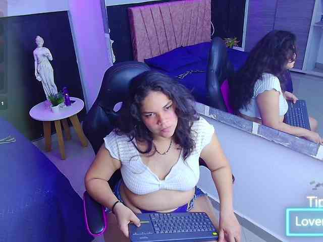 scarlett--joness Live Webcam on BongaCams