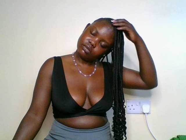 le modèle Body-tea est en webcam porno dans un show sur le site bongacams, il possède les tags suivants: Ebony,Brunette,Hairy