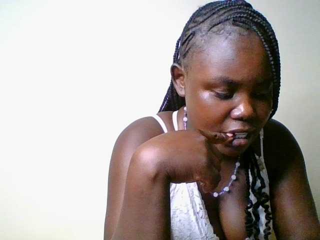 le modèle Body-tea est en webcam porno dans un show sur le site bongacams, il possède les tags suivants: Ebony,Brunette,Hairy