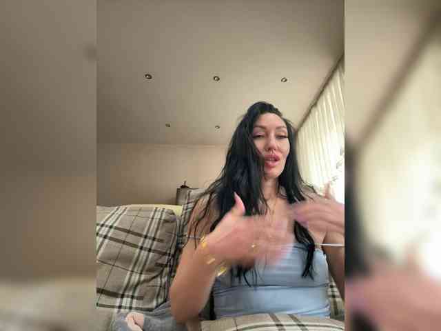 KorolevaQween000 webcam