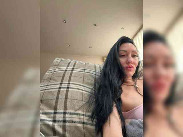 KorolevaQween000 webcam