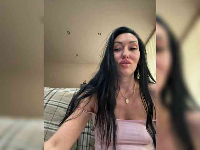 KorolevaQween000 webcam