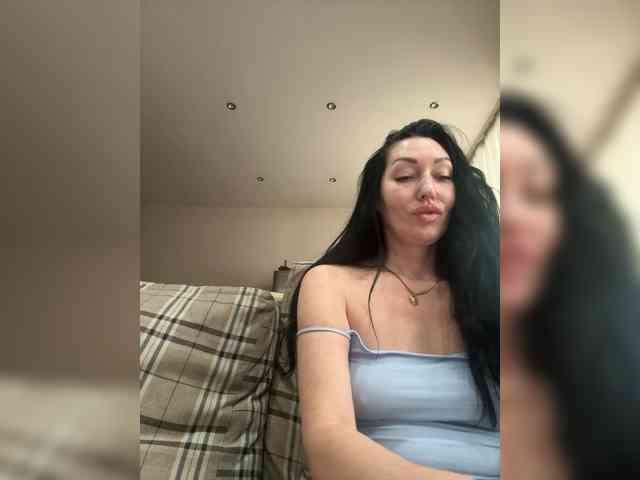 KorolevaQween000 webcam