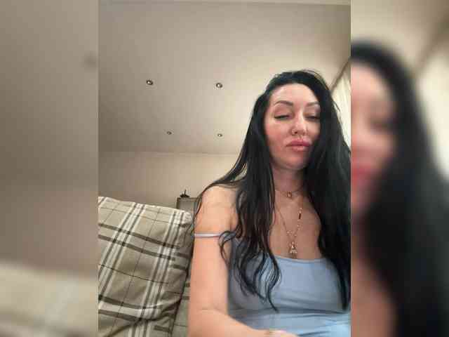 KorolevaQween000 webcam