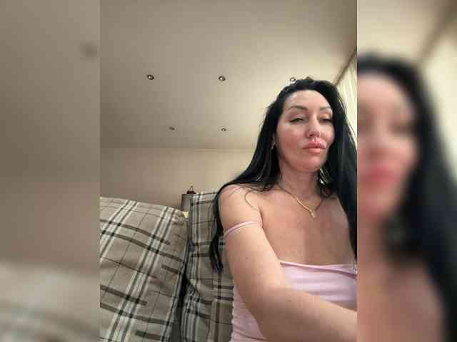 KorolevaQween000 webcam