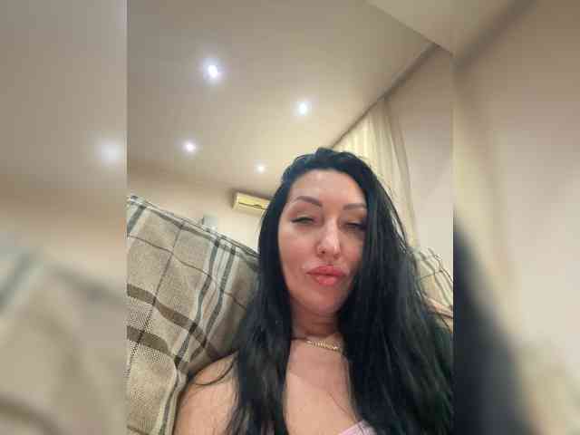 KorolevaQween000 webcam